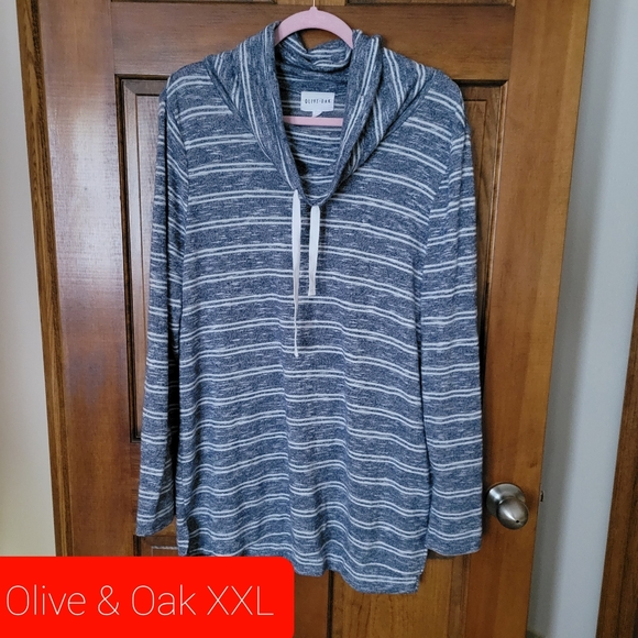 LOT OF PLUS SIZE CLOTHING - Picture 13 of 16